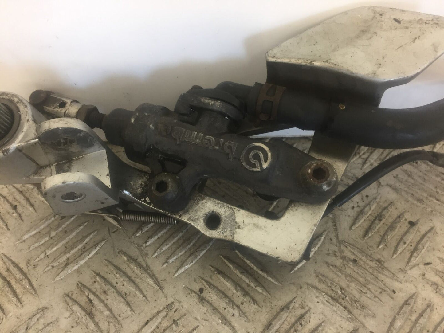 YAMAHA FJR1300 FJR 1300 FRONT RIGHT HANGER YEAR 2002