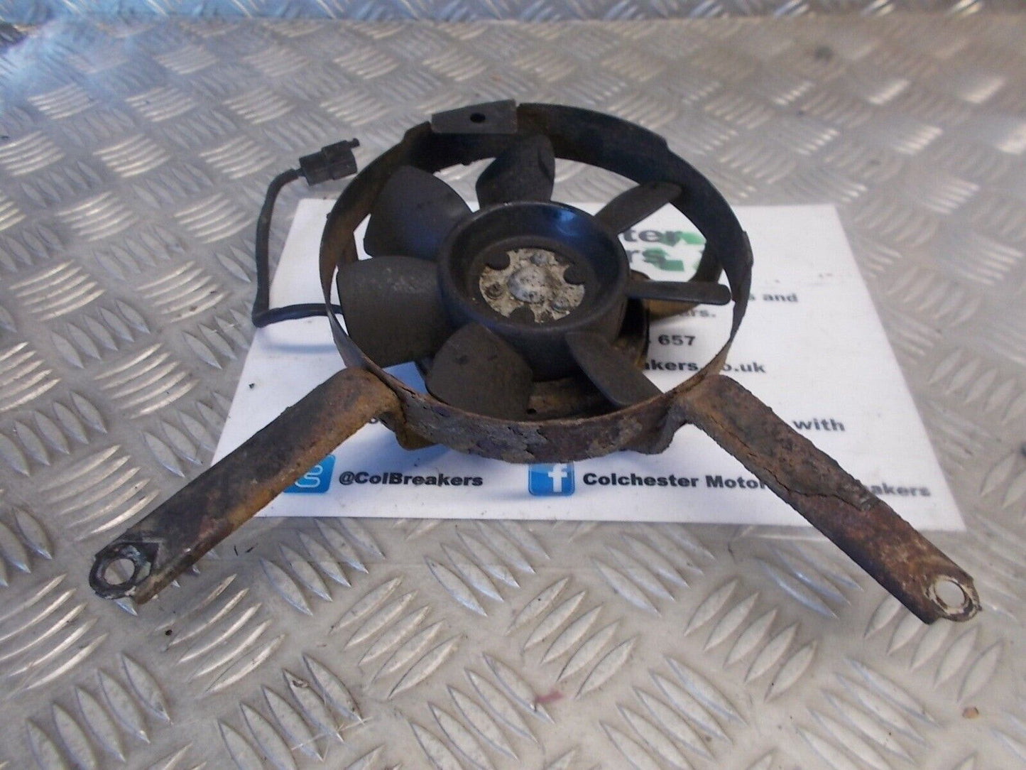 YAMAHA FZR600 FZR 600 RADIATOR FAN YEAR 1993