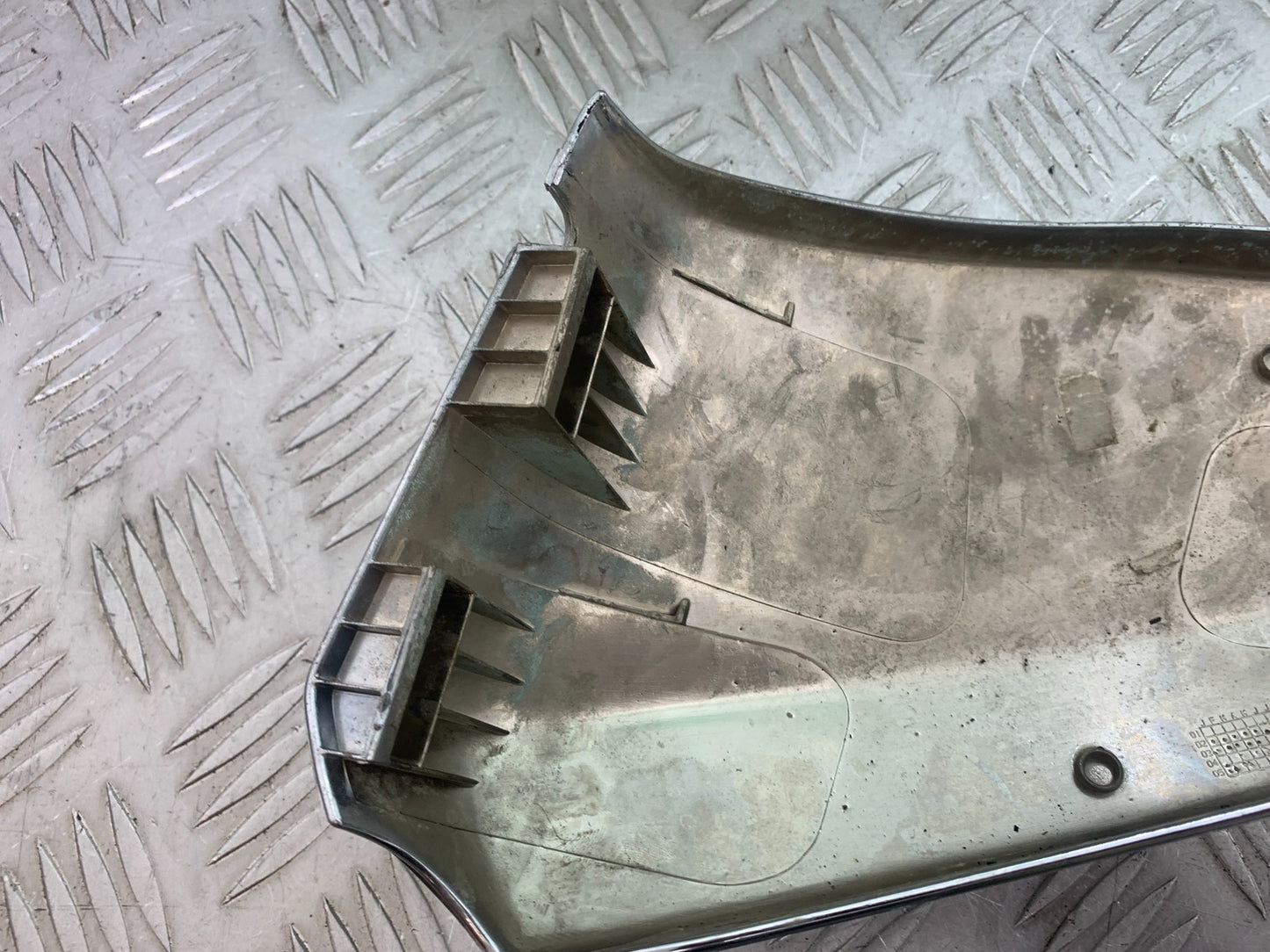 HONDA VTX1300 S-6 LEFT SEAT PANEL YEAR 2004-09 (CMB1159)