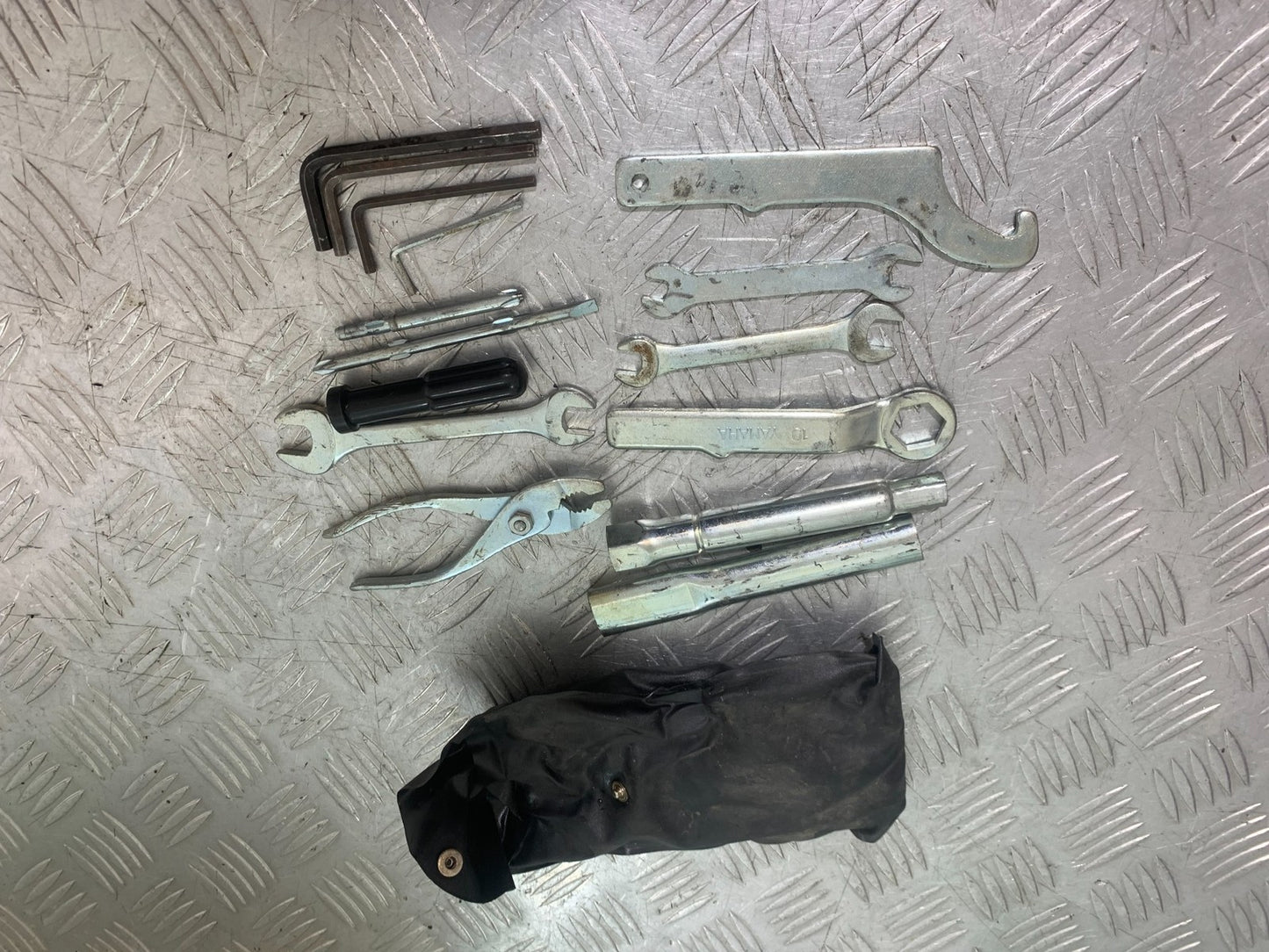 YAMAHA XJ900 XJ 900 DIVERSION TOOLKIT YEAR 1994-2002(CMB1292)