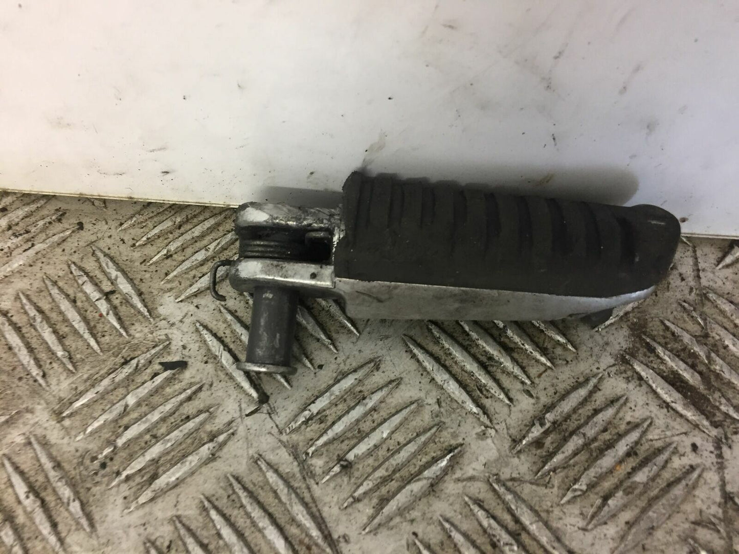 KAWASAKI ZX12R ZX12 FRONT RIGHT PEG YEAR 2000 2005