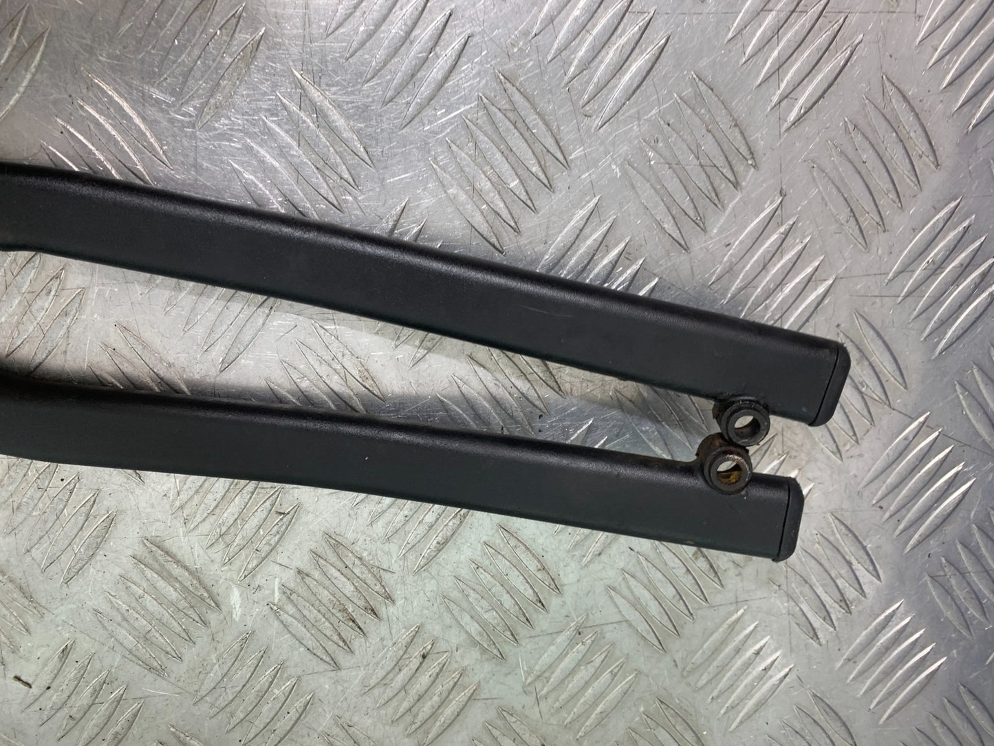 SUZUKI GSF600 GSF 600 BANDIT GIVI RACK (RAILS) 2000-2004 (CMB1269)