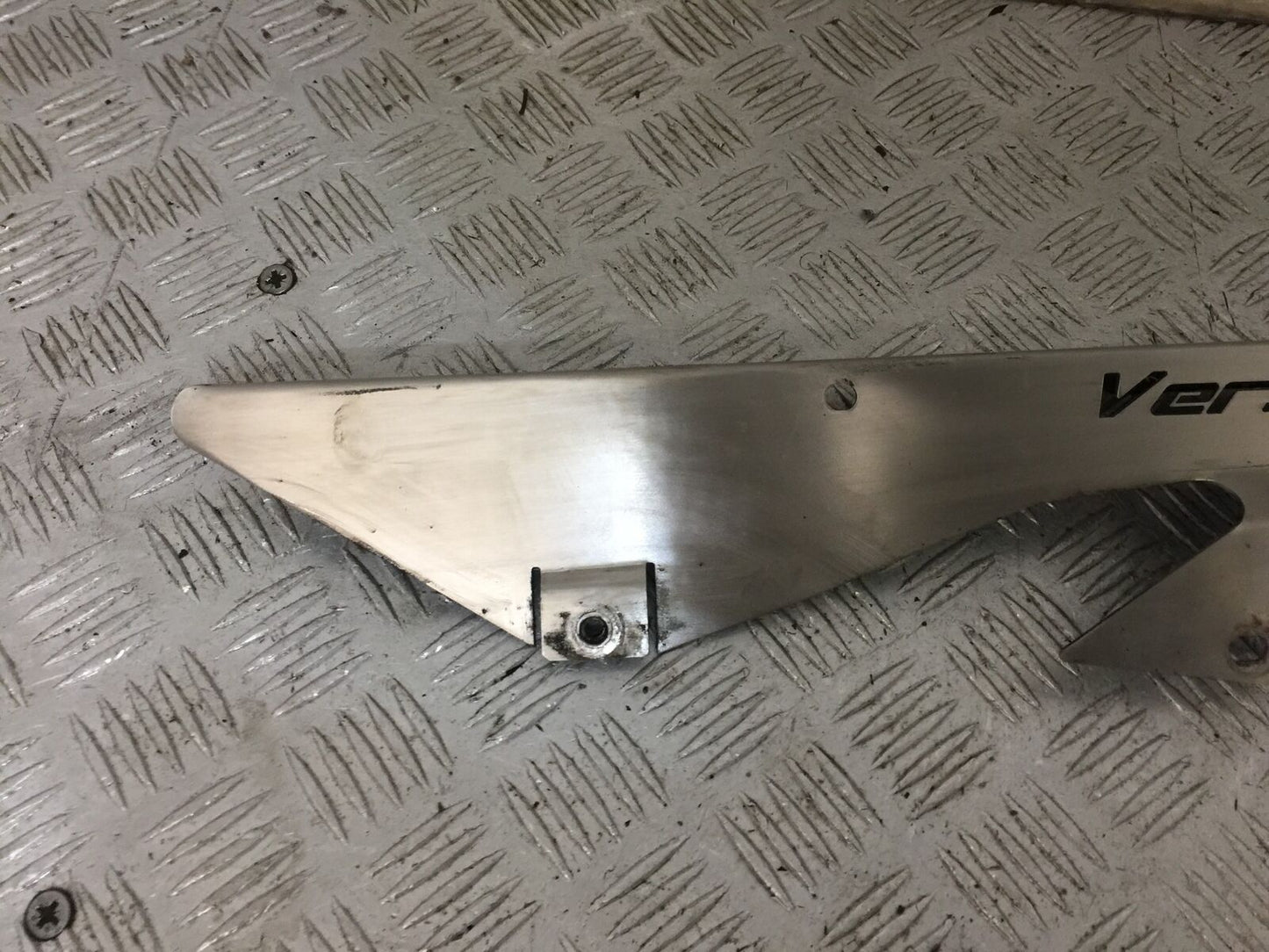 KAWASAKI VERSYS 1000 KLZ 1000 CHAIN GUARD YEAR 2015-18 (STOCK 817)