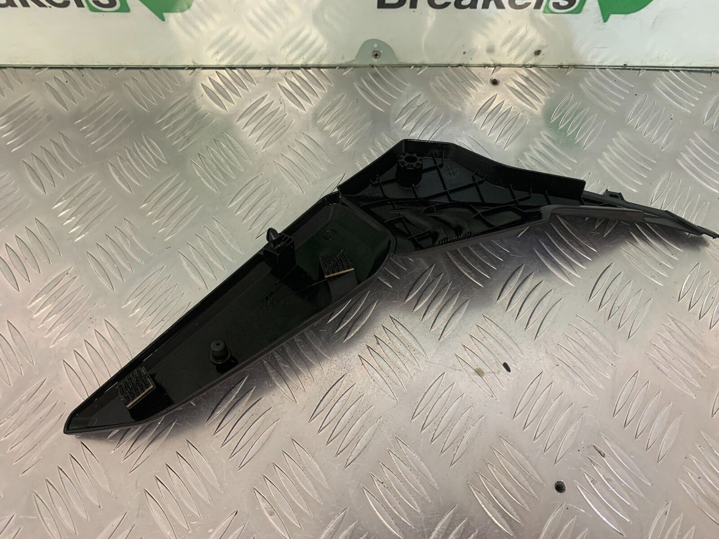 HONDA CBR650 R CBR 650R LEFT SEAT PANEL YEAR 2019-2020 (STOCK 952)