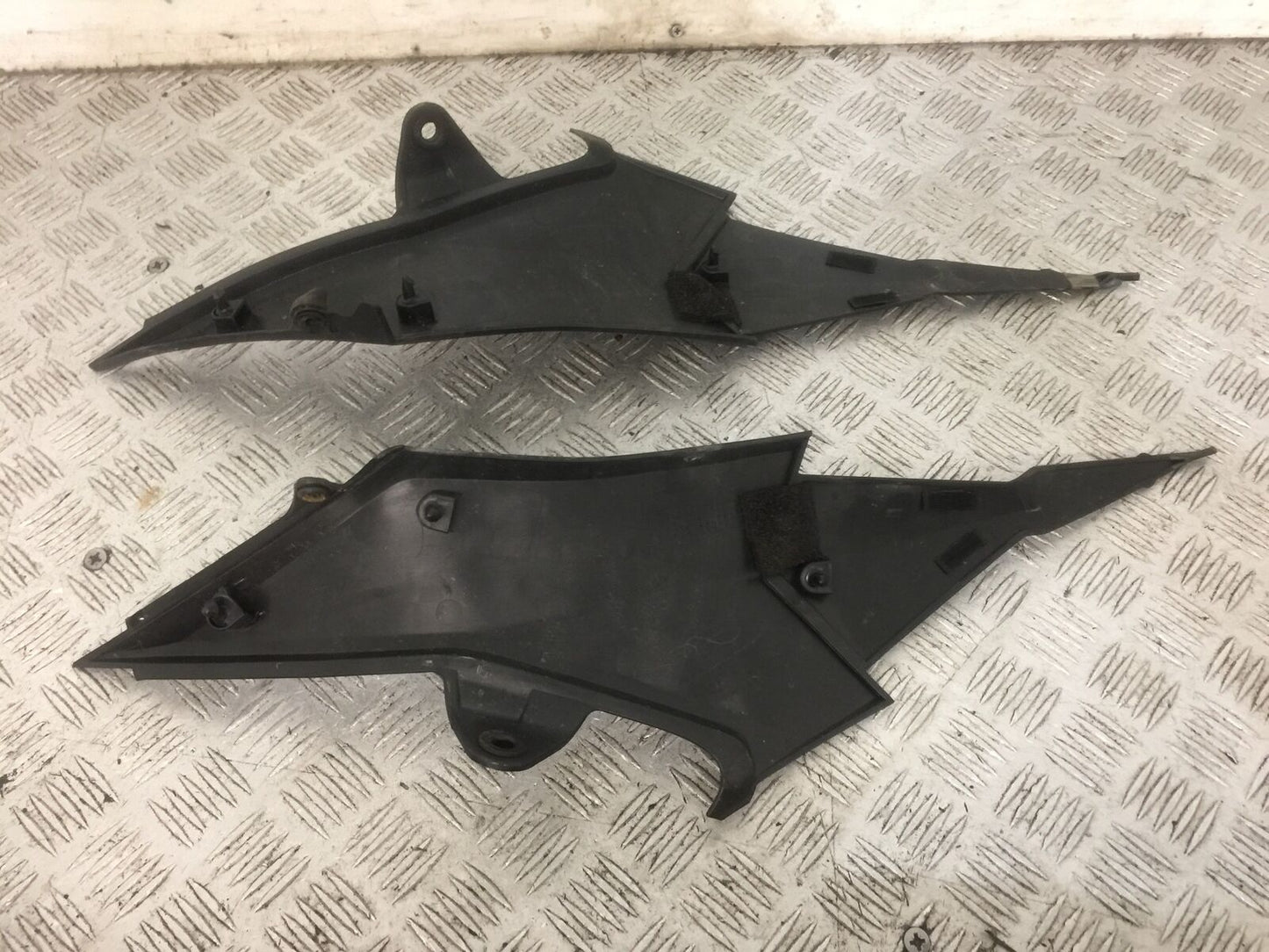 KAWASAKI Z800 Z 800 LEFT AND RIGHT SIDE INFILLS YEAR 2015 (STOCK 874)