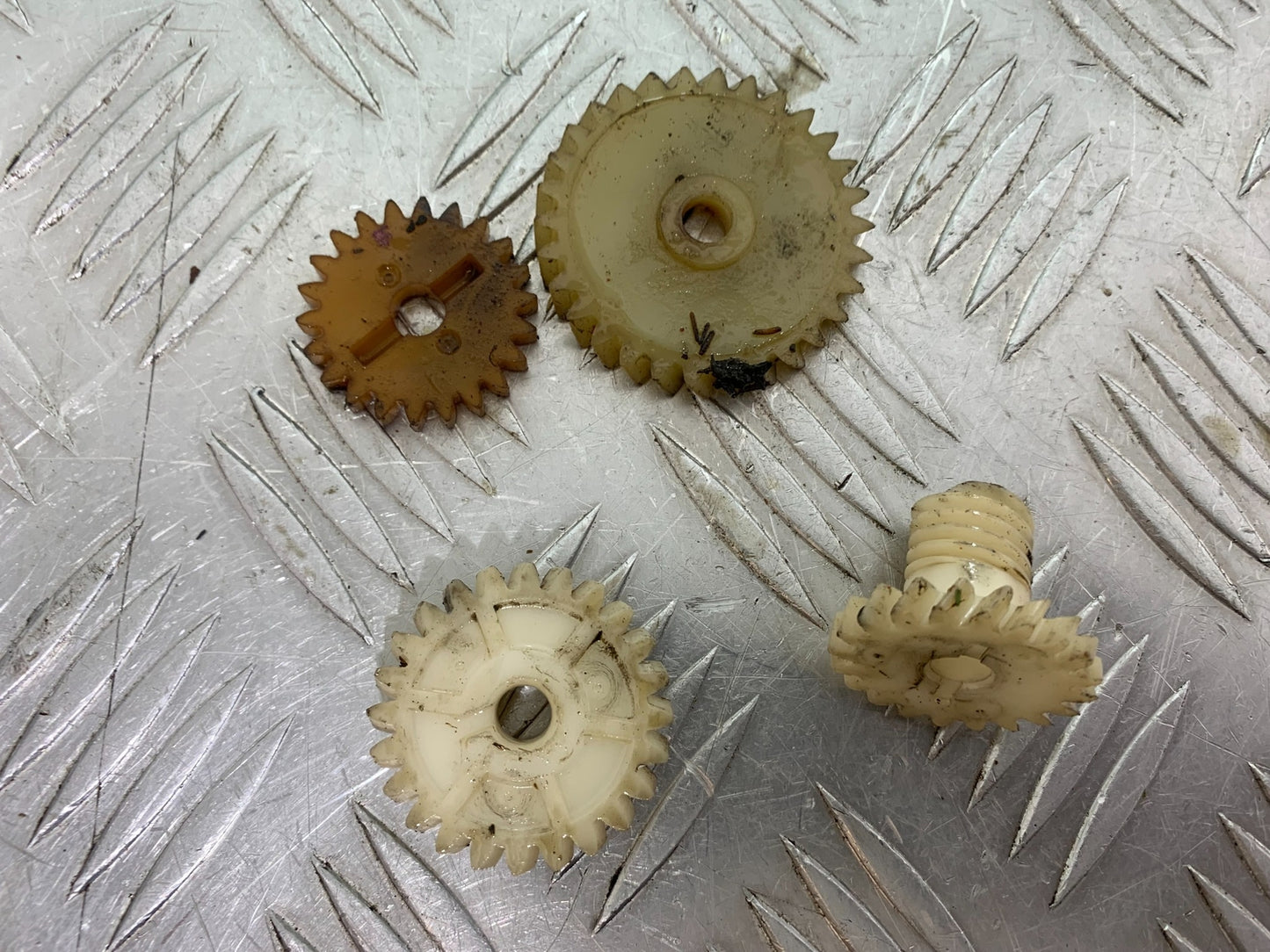 APRILIA RS50 RS 50 PLASTIC ENGINE GEARS YEAR 1996-1998 (CMB1132)