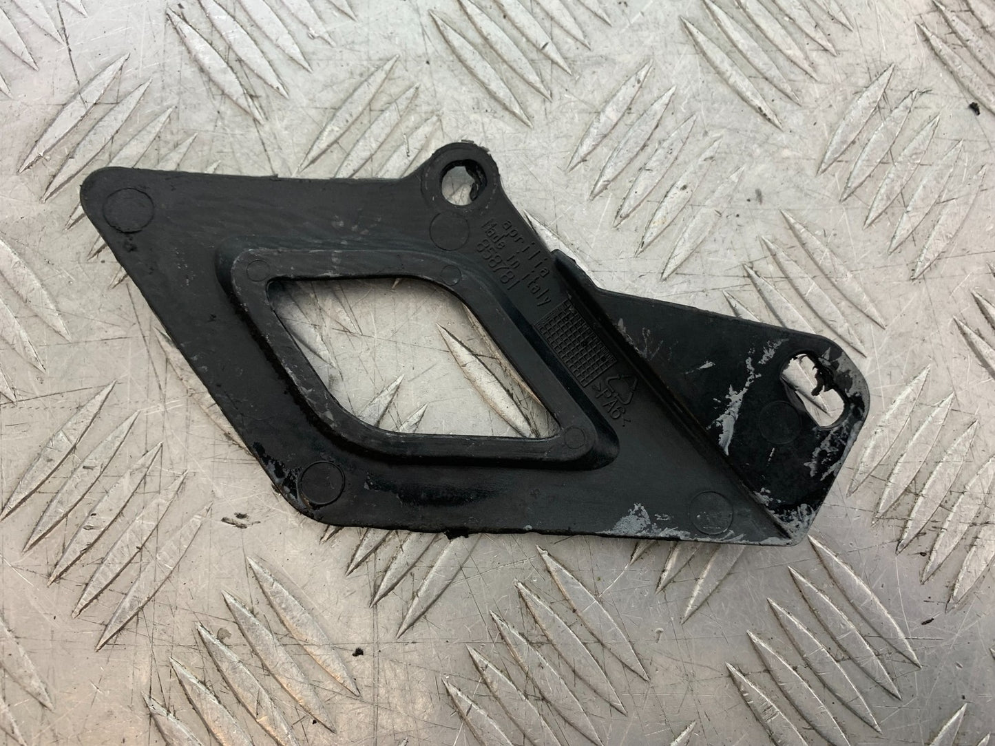 APRILIA TUONO 1000 V4R HEEL PLATE YEAR 2011-13 (CMB1316)