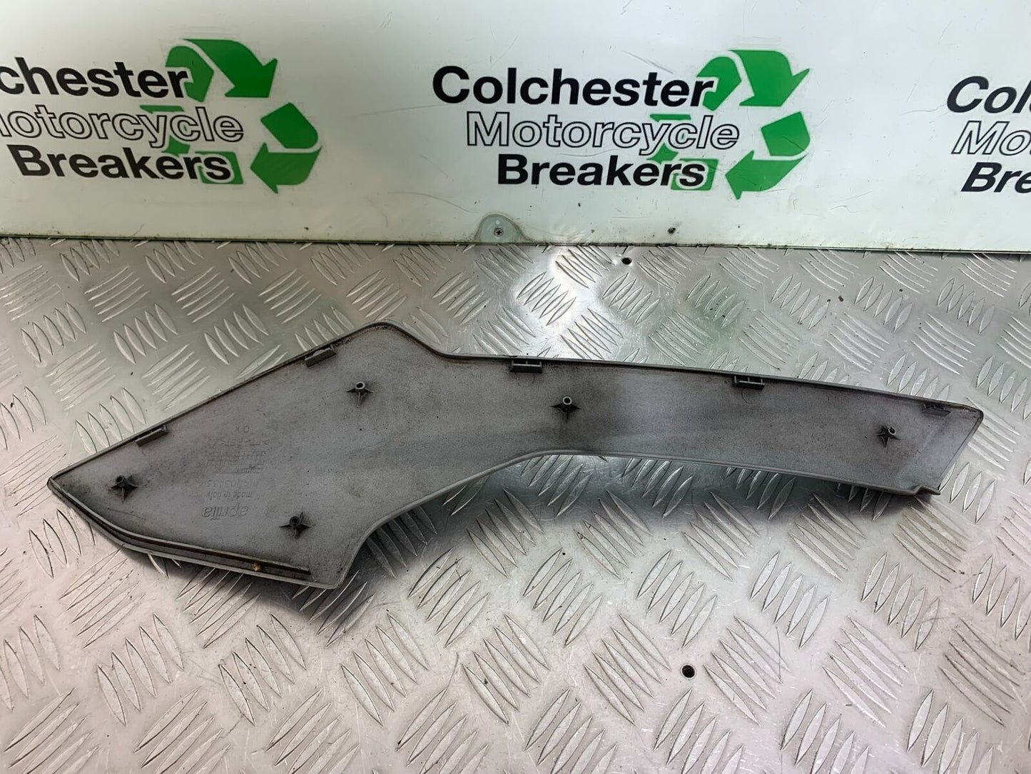 APRILIA FUTURA RST 1000 RIGHT SEAT PANEL YEAR 2001-2005 (CMB1033)