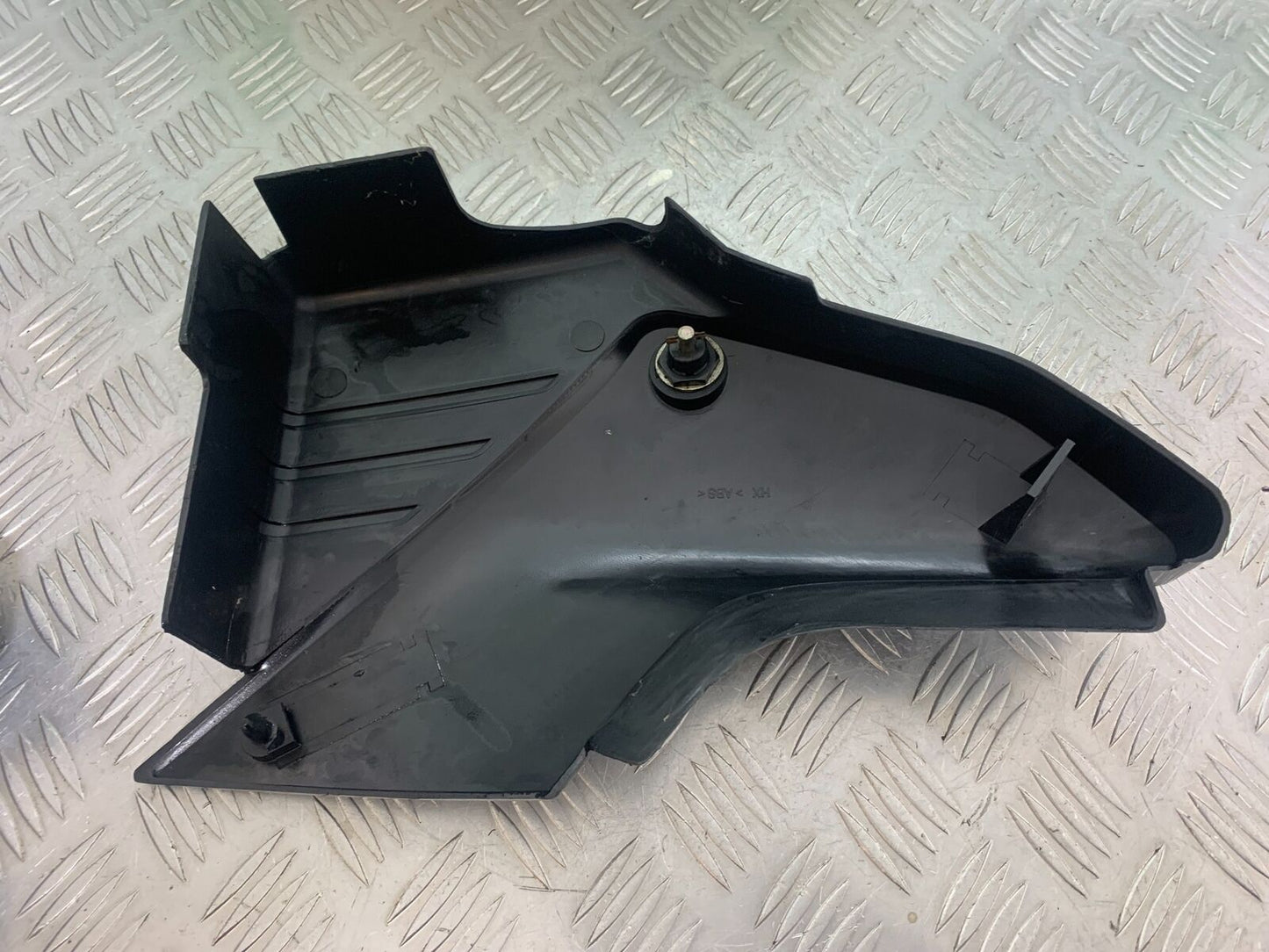 YAMAHA YBR125 YBR 125 LEFT SEAT PANEL YEAR 2005-2007 (CMB1109)