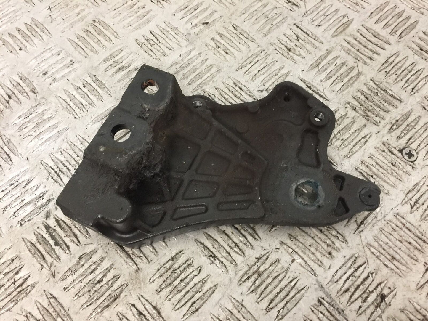 YAMAHA MT07 MT-07 LEFT HANGER MOUNT YEAR 2019 (STOCK 784)