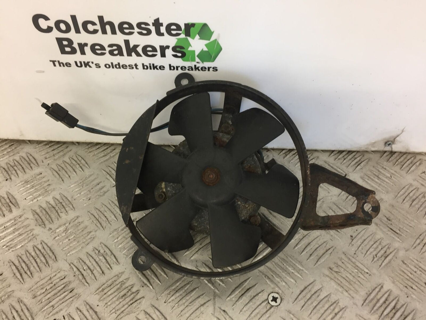 YAMAHA YZF600 YZF 600 RADIATOR FAN YEAR 1996
