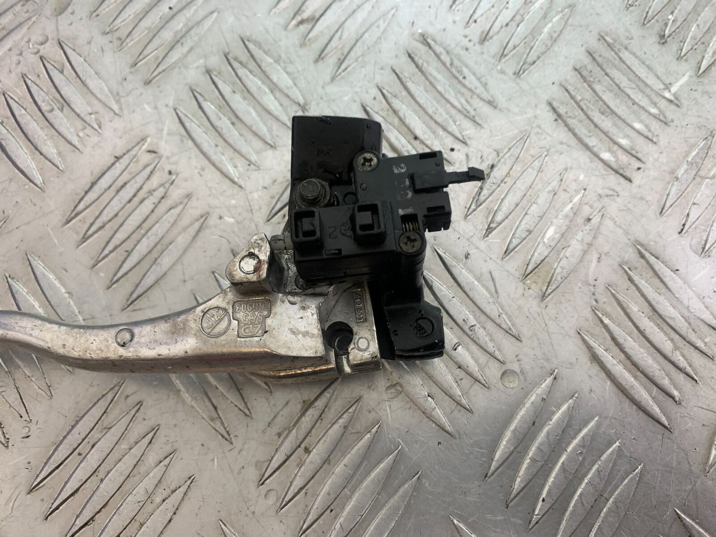 KAWASAKI Z650 ER650 KNFAN CLUTCH LEVER & BRACKET YEAR 2022-2024 (CMB1112)