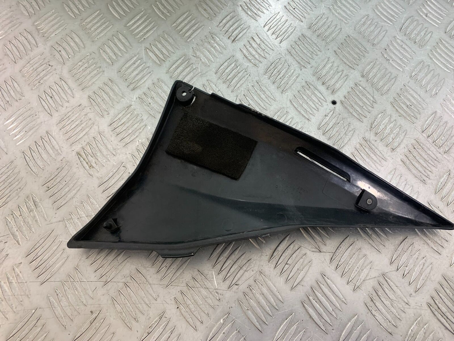 KAWASAKI Z750 Z 750 LEFT SEAT PANEL YEAR 2004-2006 (CMB1104)