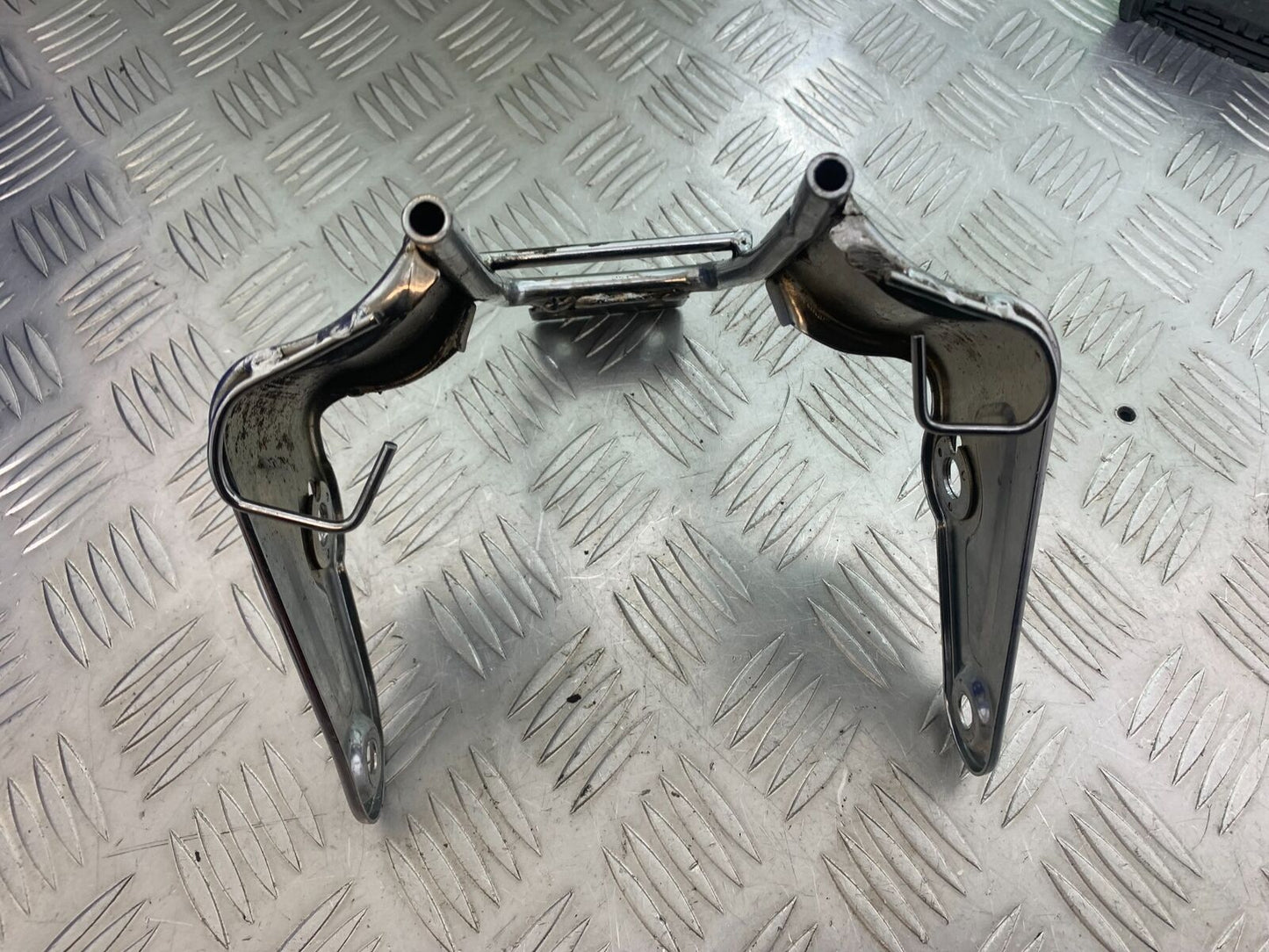 YAMAHA YBR125 YBR 125 HEADLIGHT BRACKET YEAR 2005-2007 (CMB1109)
