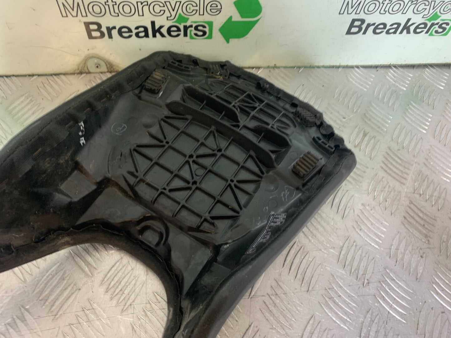 KTM DUKE 125 FRONT SEAT YEAR 2017-2022 (CMB1222)