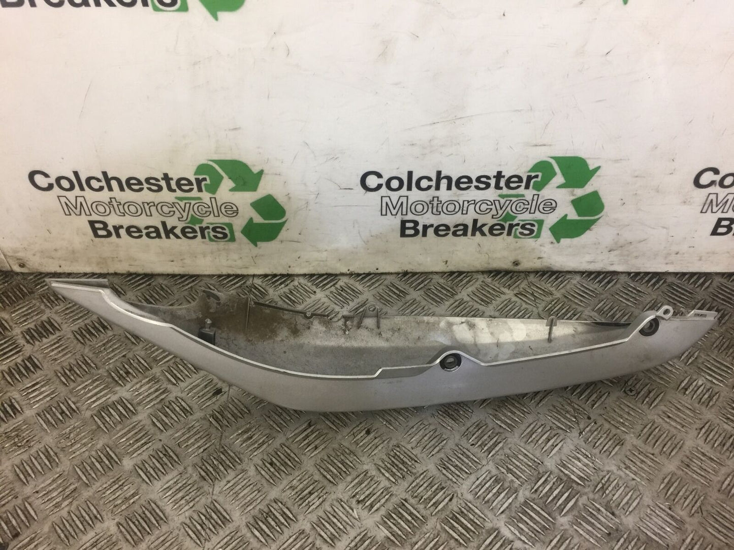 KAWASAKI ER6 F LEFT SEAT PANEL YEAR 2006-2008 (STOCK 447)