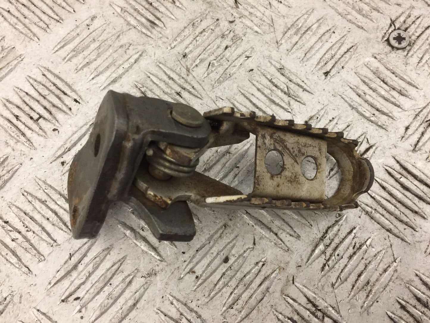 HUSQVARNA TE 610 E FRONT RIGHT FOOTPEG YEAR 2001 (STOCK 803)