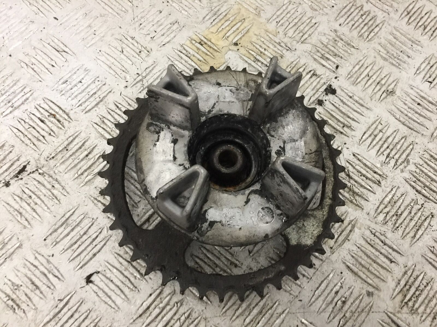 HONDA CBR125 CBR 125 REAR SPROCKET CARRIER YEAR 2007-10 (STOCK 884)
