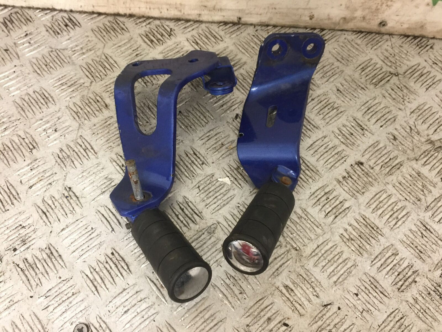 SUZUKI VLR1800 VLR 1800 REAR HANGER AND PEGS YEAR 2010 (STOCK 815)