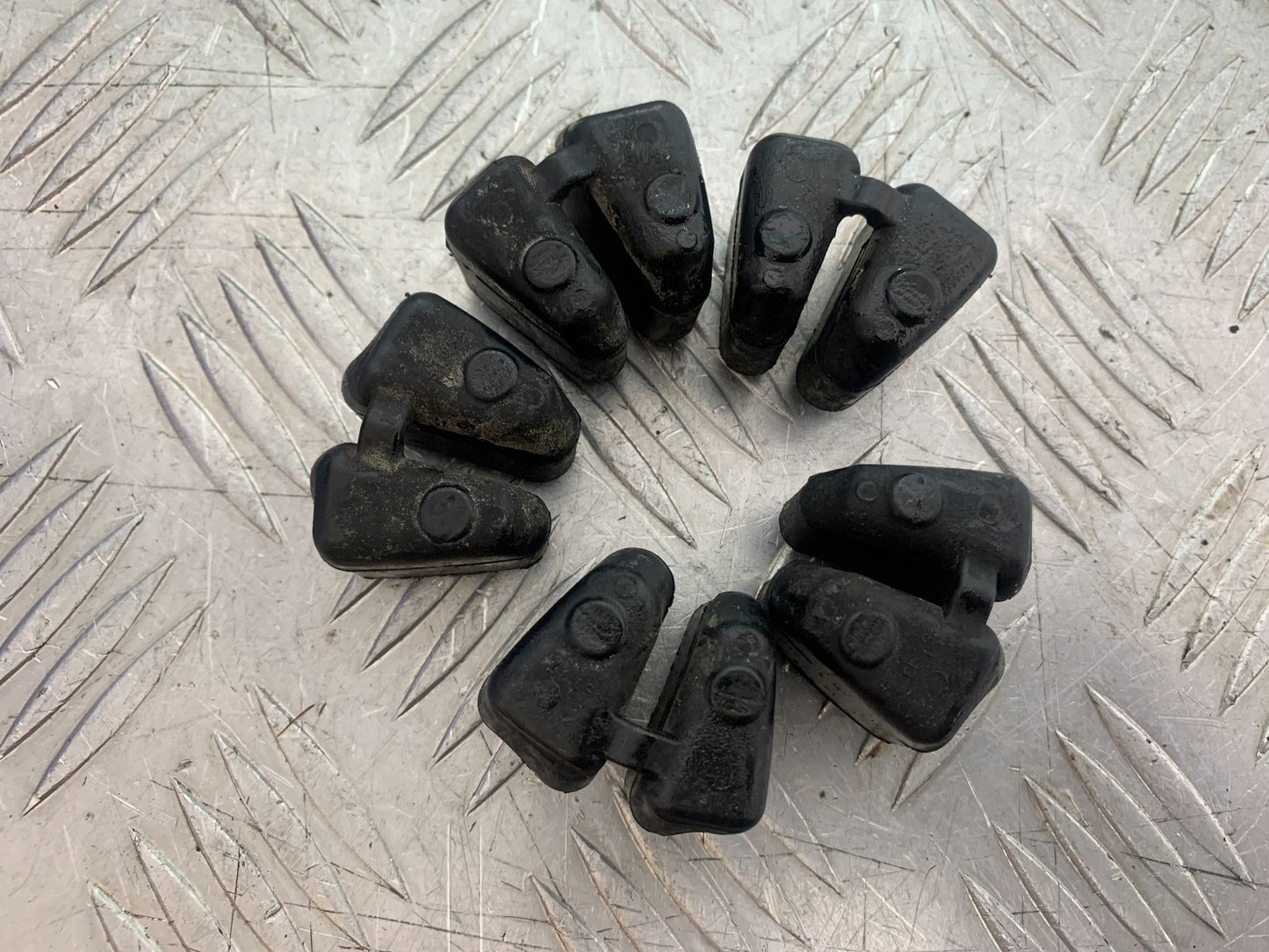 HONDA CBR1000 rr FIREBLADE CUSH DRIVE RUBBERS YEAR 2012-2016 (CMB1198)