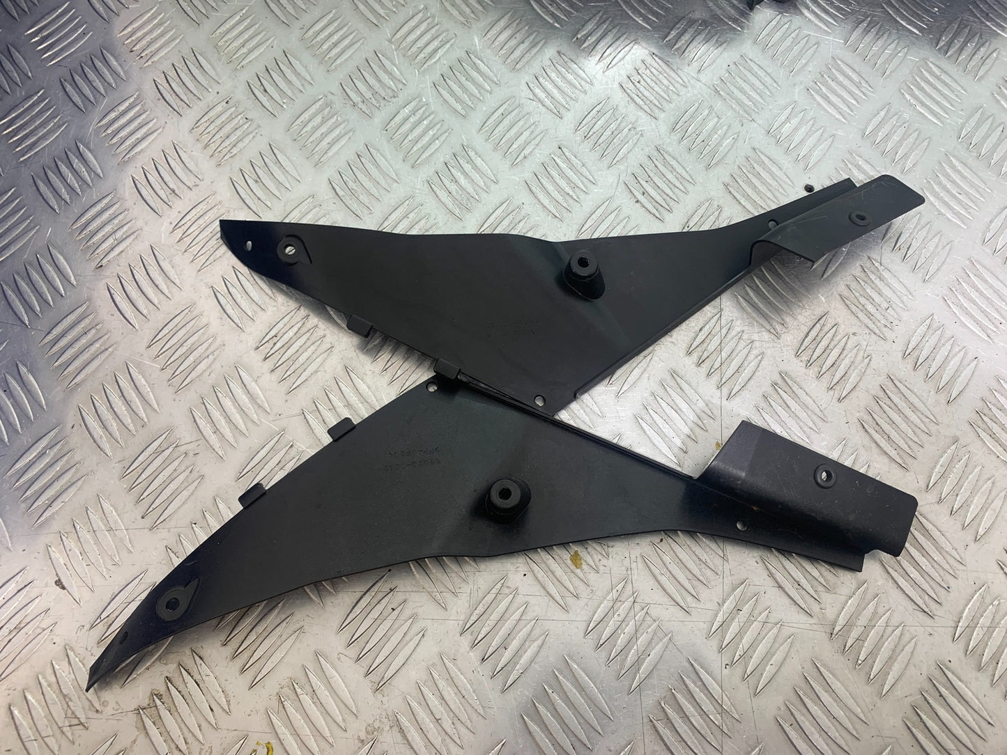 KAWASAKI ZX6R LEFT AND RIGHT INNER INFILL PANELS YEAR 2009-2012 (CMB1136)
