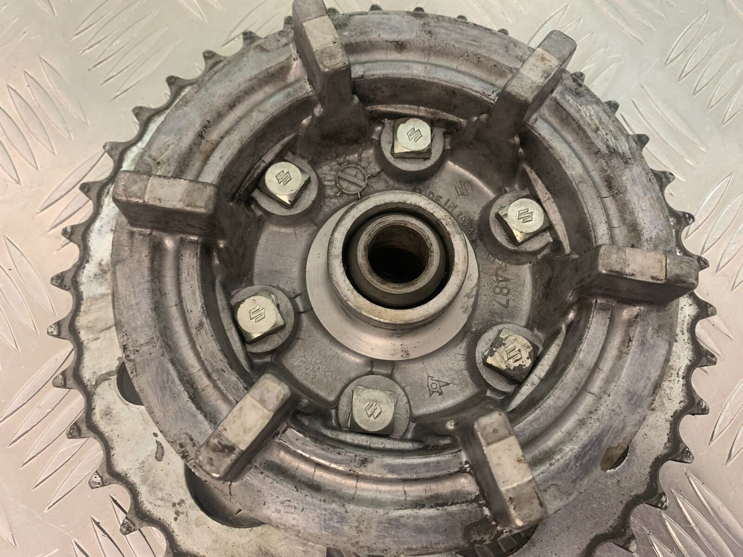 SUZUKI GS750 E GS 750E SPROCKET CARRIER YEAR 1979 (STOCK 959)
