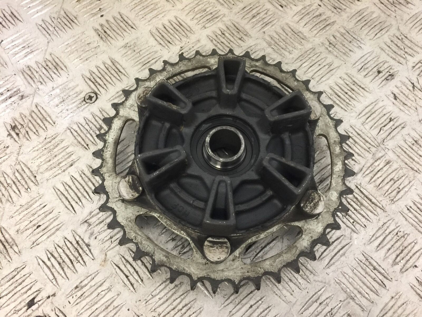 HONDA CBR1000 rr FIREBLADE SPROCKET CARRIER YEAR 2004-07 (STOCK 690)
