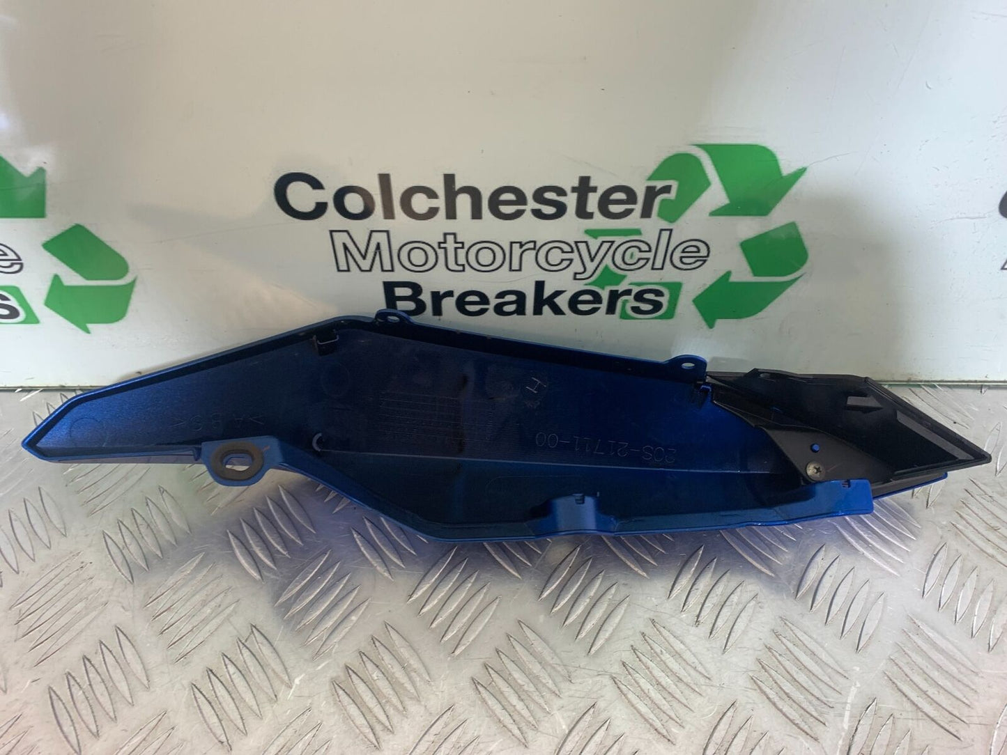 YAMAHA XJ6 XJ6-S LEFT SEAT PANEL YEAR 2009-2015 (CMB1070)