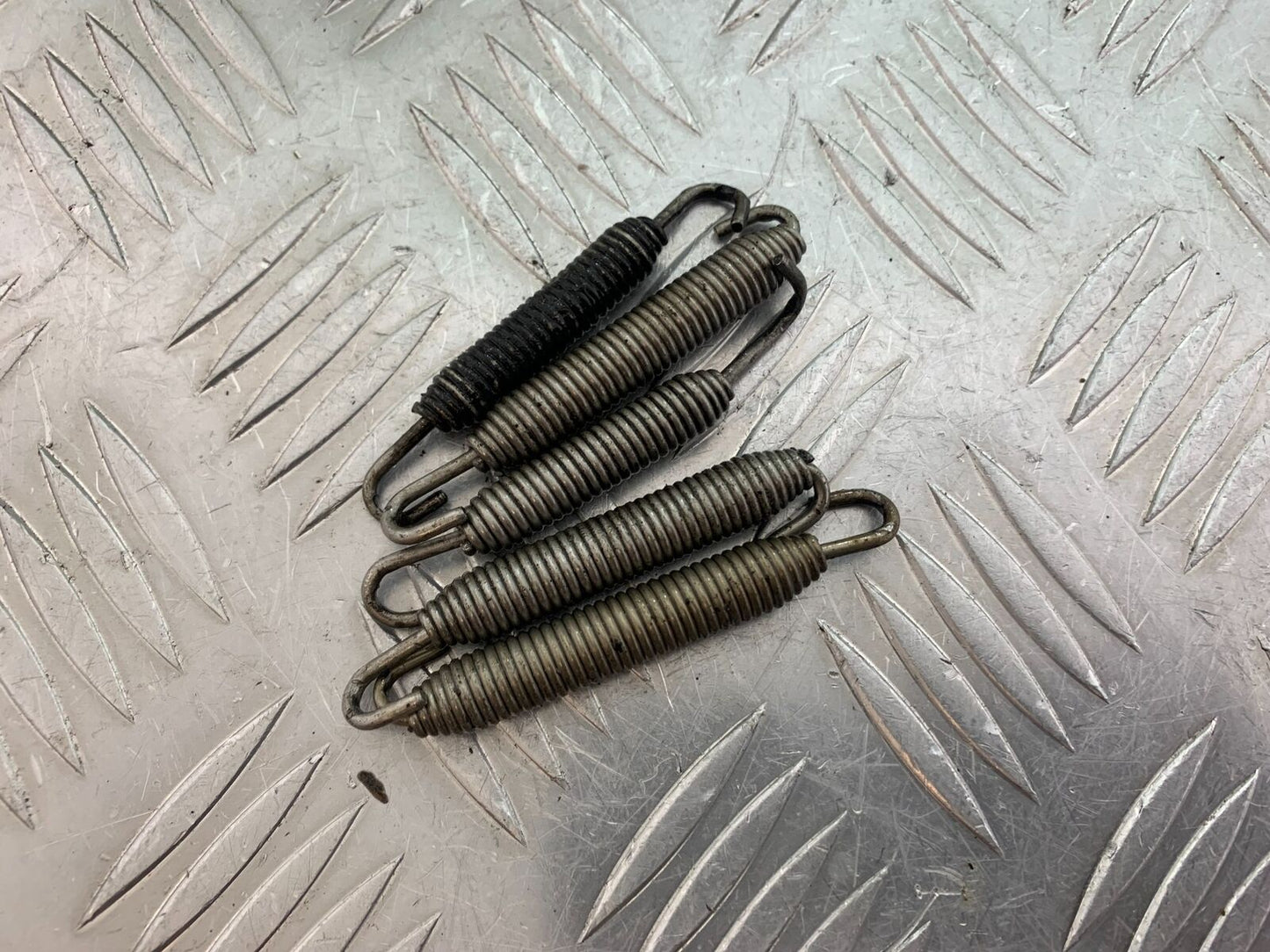 DUCATI STREETFIGHTER 848 EXHAUST SPRINGS YEAR 2011-2016 (CMB1050)
