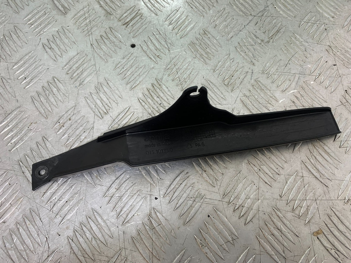 APRILIA RSV1000 RSV 1000 MILLE CHAIN GUARD 1998- 2003 (CMB1184)