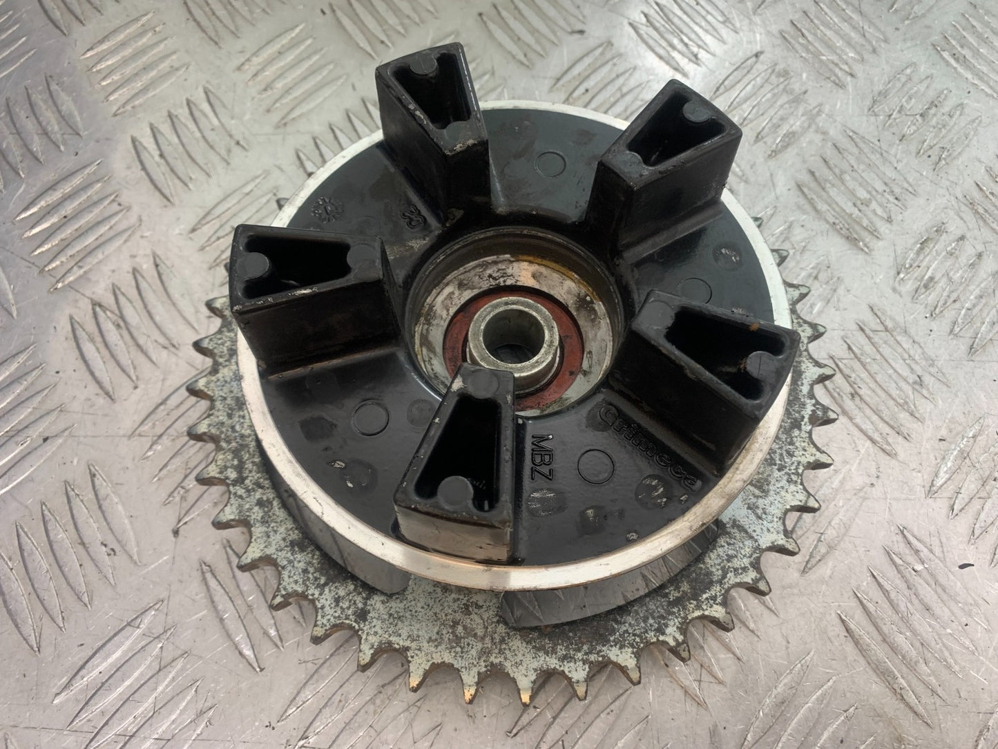 HONDA CBF600 CBF 600 SPROCKET CARRIER YEAR 2004-07 (CMB1305)
