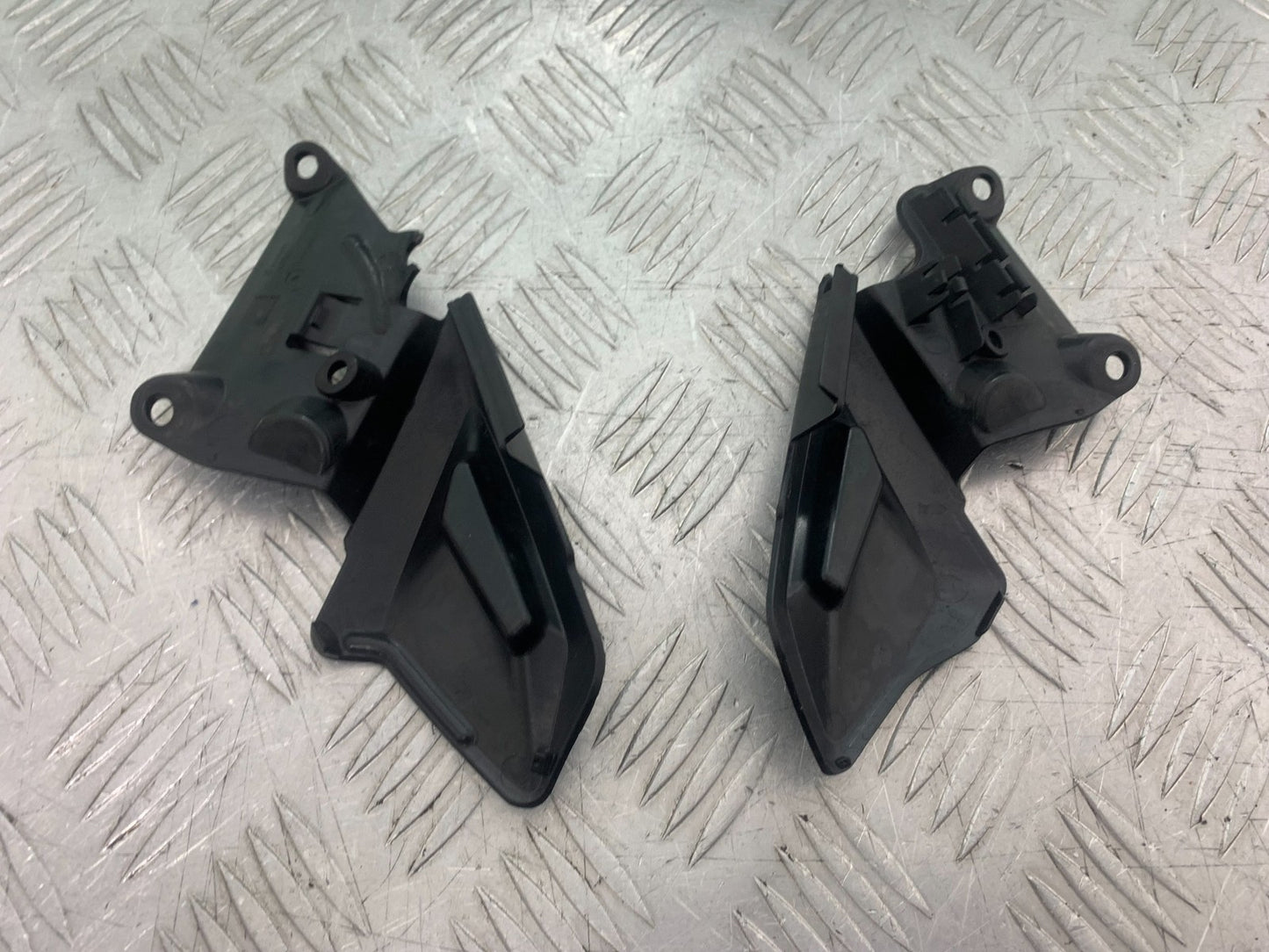 TRIUMPH 675 STREET TRIPLE RX LEFT AND RIGHT INFILLS 2015-2017 (CMB1299)