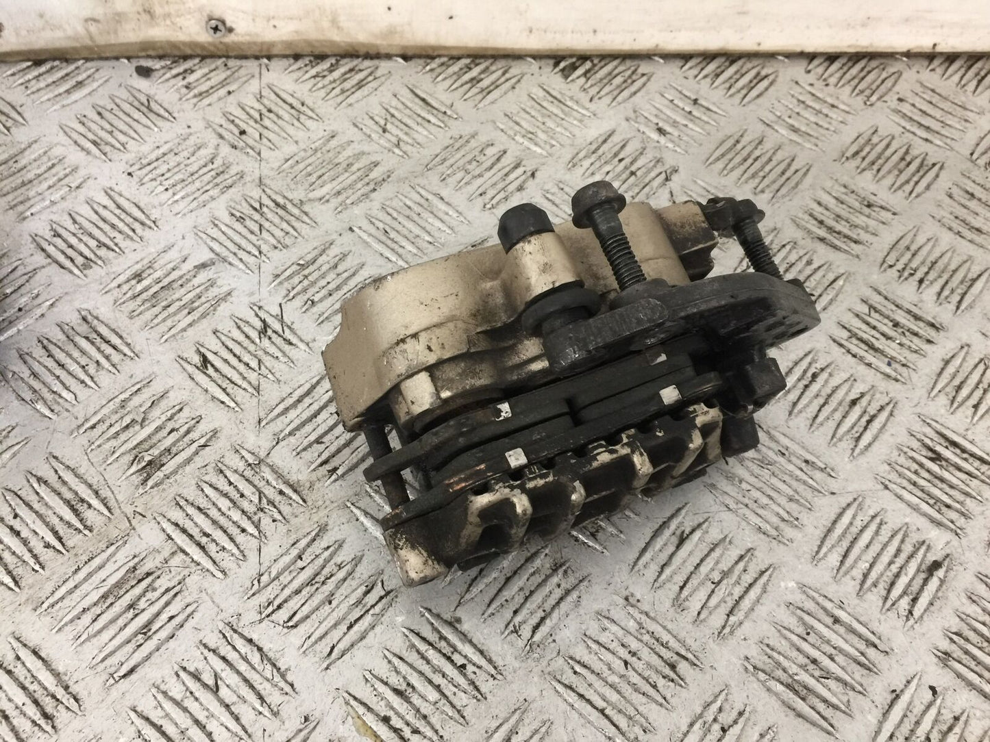 HONDA XL1000 VARADERO FRONT RIGHT CALIPER YEAR 2004 (STOCK 764)