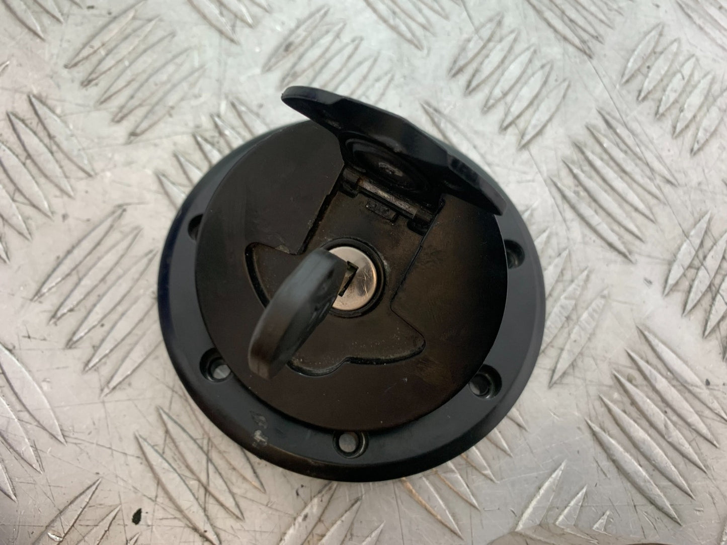 KTM DUKE 390 PETROL CAP AND KEY YEAR 2017- 2023 (CMB1314)