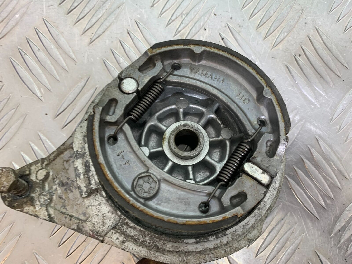 YAMAHA SR125 SR 125 REAR BRAKE HUB YEAR 1996-2003 (CMB1021)