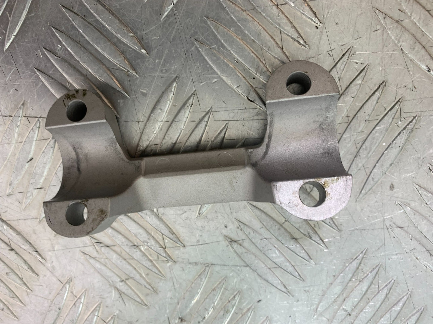 TRIUMPH TRIDENT 660 HANDLEBAR CLAMP YEAR 2021-2024 (CMB1295)
