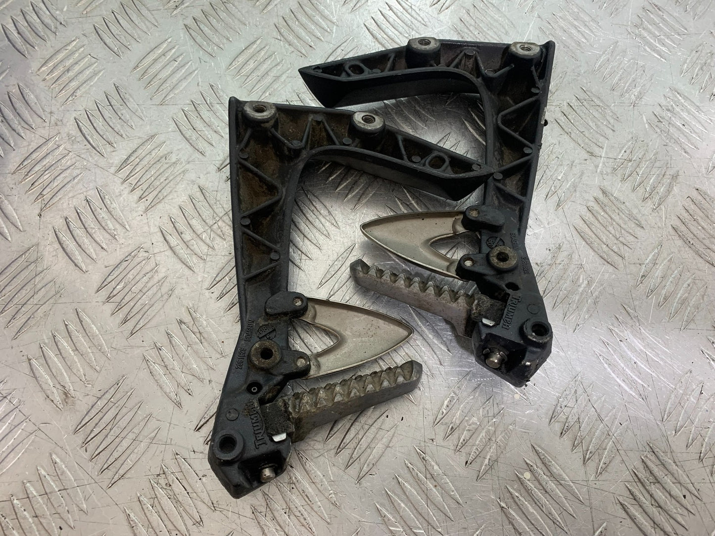 TRIUMPH 1050 SPRINT ST REAR HANGERS AND PEGS 2003-2011 (CMB1285)