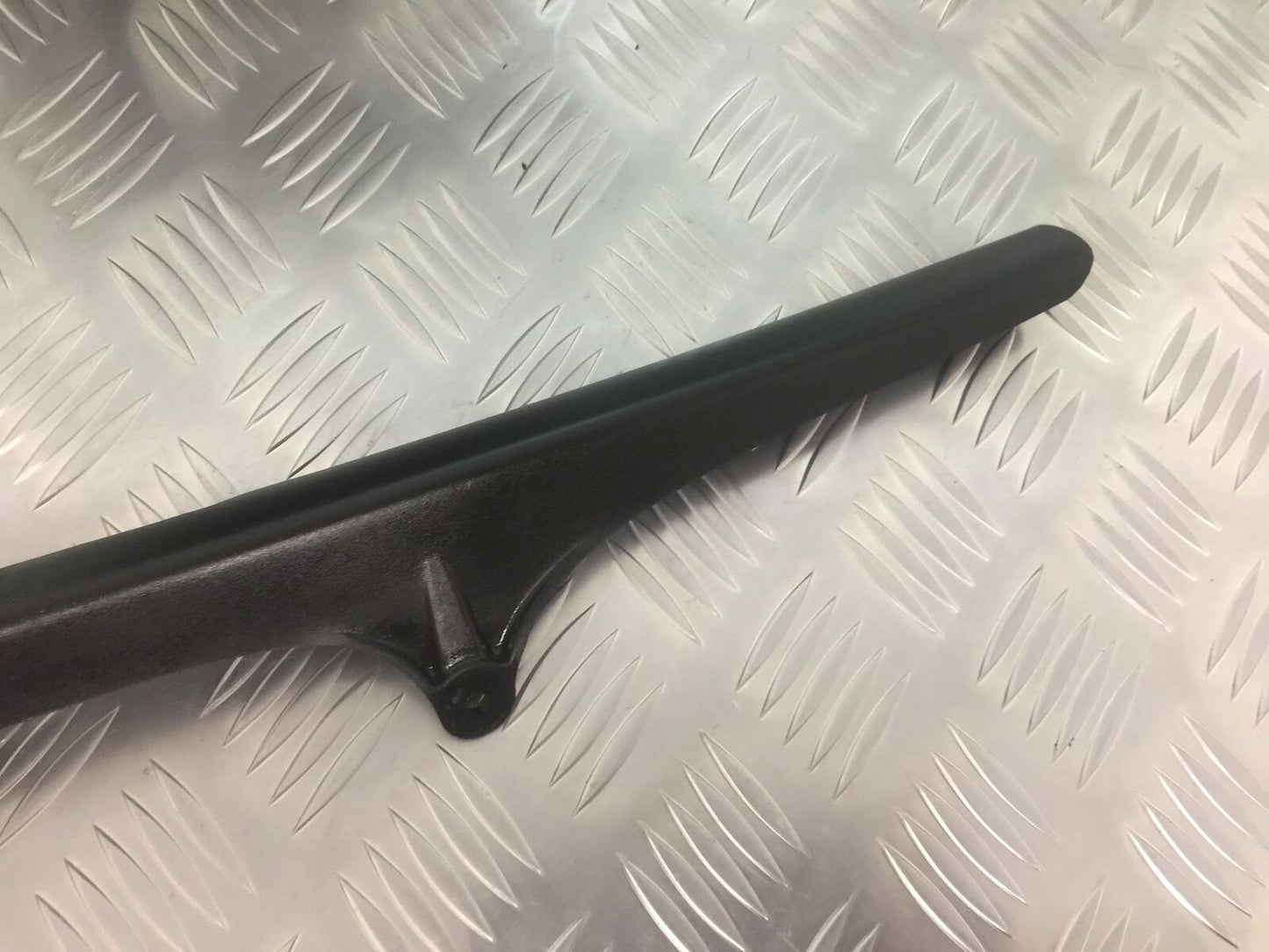 TRIUMPH STREET TRIPLE 675 R CHAIN GUARD YEAR 2009 (STOCK 918)