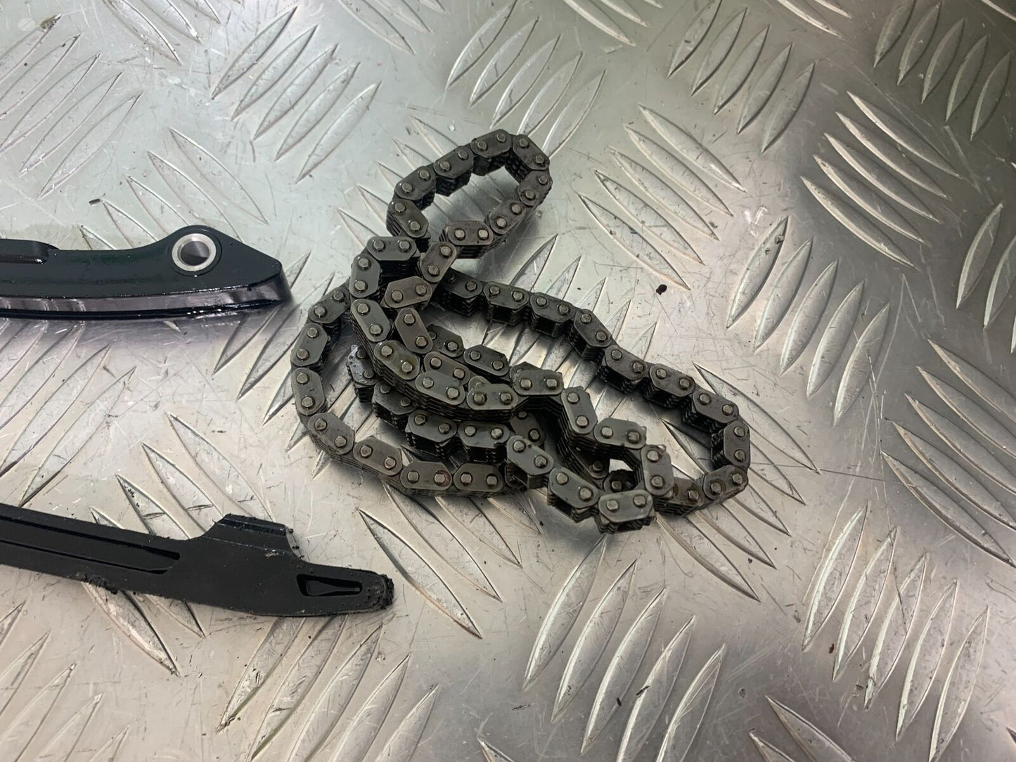 MV AGUSTA TURISMO VELOCE 800 CAM CHAIN AND GUIDES YEAR 2014-17 (CMB1051)