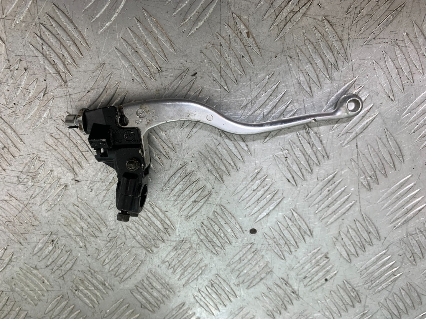TRIUMPH 955I SPRINT RS CLUTCH LEVER AND BRACKET YEAR 1999-03 (CMB1313)
