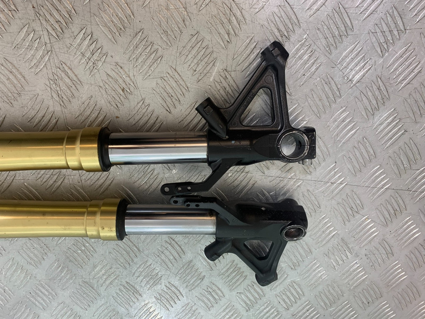 TRIUMPH 1050 SPEED TRIPLE FORKS YEAR 2005-2007 (CMB1322)