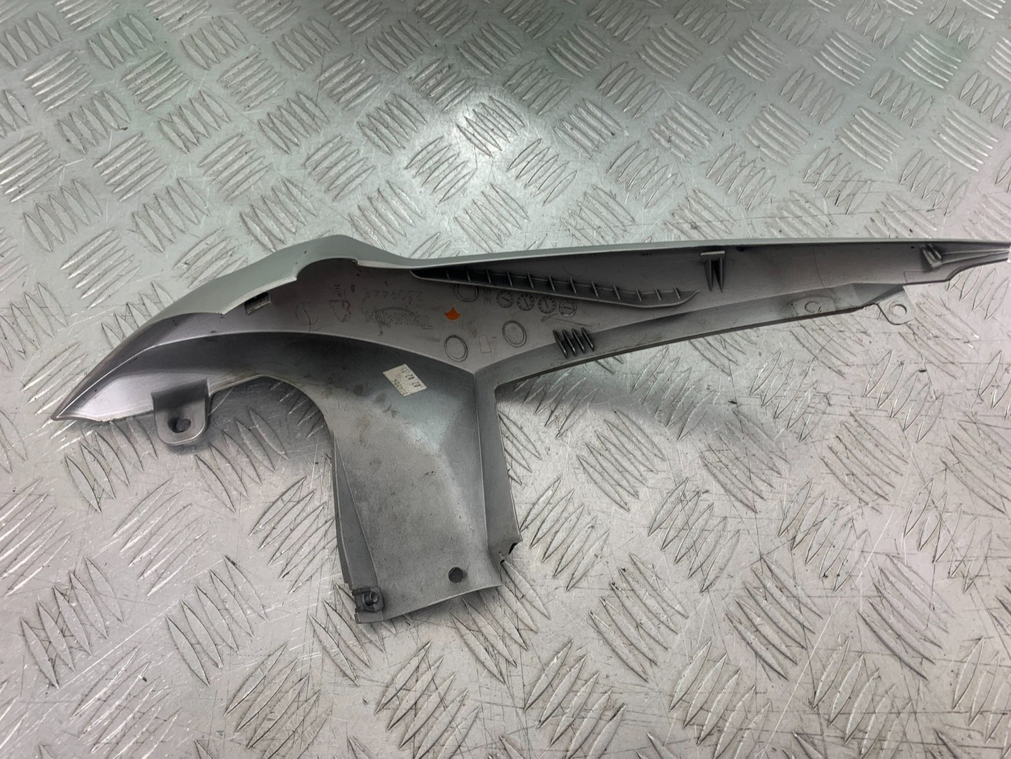 TRIUMPH 675 STREET TRIPLE RX LEFT SEAT PANEL 2015-2017 (CMB1299)