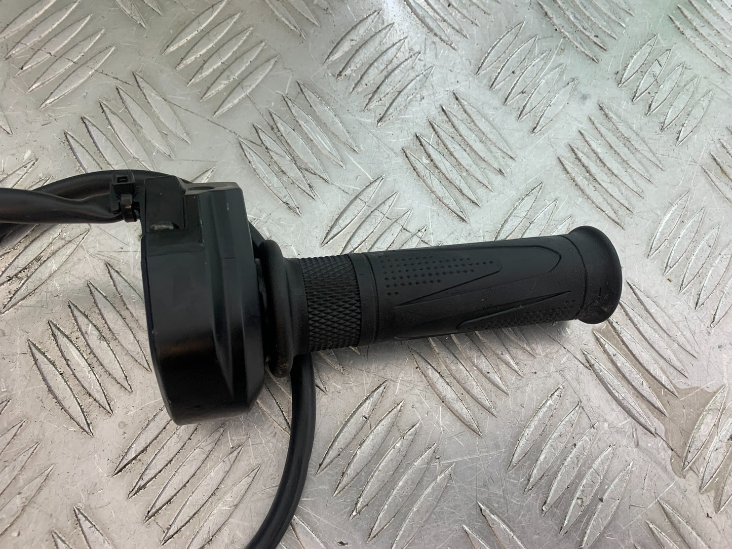 TRIUMPH TRIDENT 660 THROTTLE AND GRIP YEAR 2021-2024 (CMB1148)