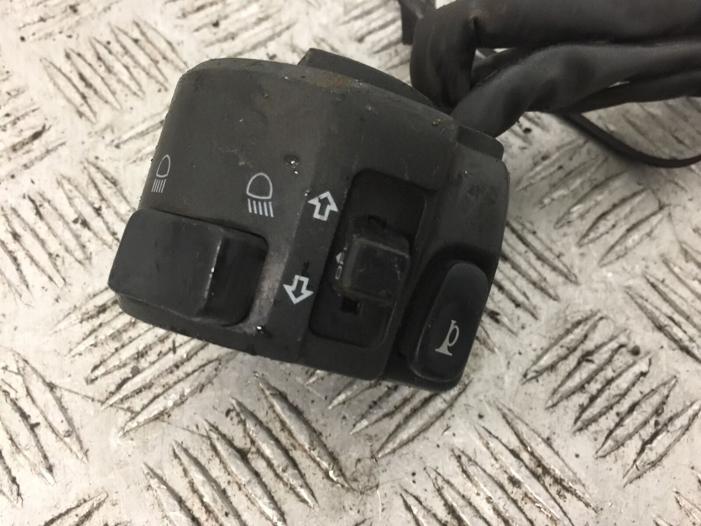 KAWASAKI ZX9R ZX9 E1 LEFT SWITCH GEAR YEAR 2000 (STOCK 795)