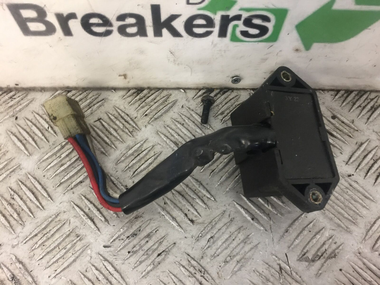 TRIUMPH 750 TRIDENT FUSE BOX YEAR 1994 STOCK 396