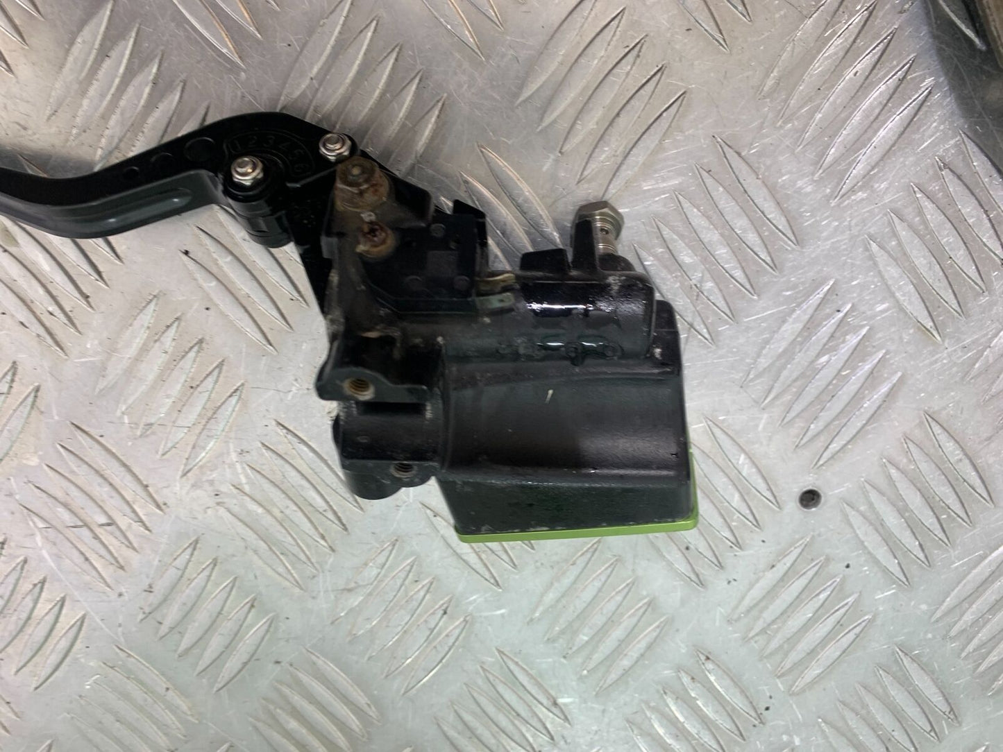 KAWASAKI ZX12R ZX12 R FRONT BRAKE MASTER CYLINDER YEAR 2000-01 (CMB1038)