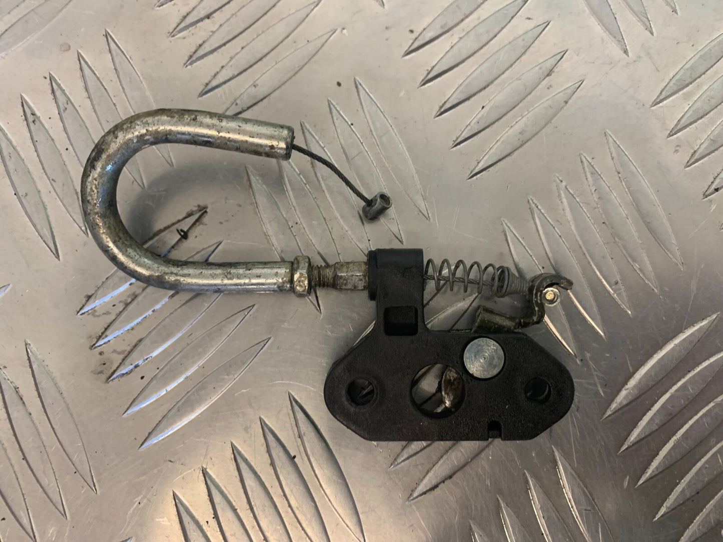 DUCATI 600ss 600 ss SEAT CATCH YEAR 1991-98 (STOCK 987)