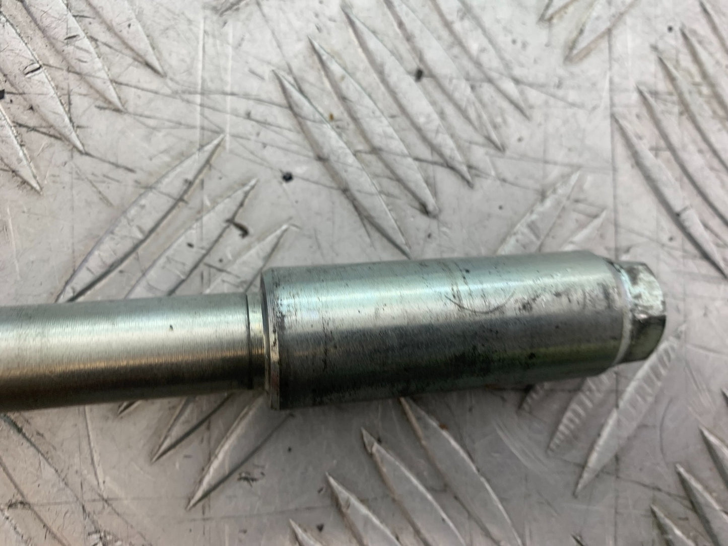 PIONEER NEVADA XF125 FRONT WHEEL SPINDLE YEAR 2009 (CMB1214)
