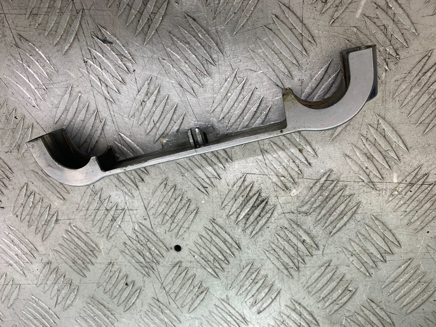 HONDA VT700 VT 700 SHADOW CHROME YOKE COVER YEAR 1984-85 (CMB1328)