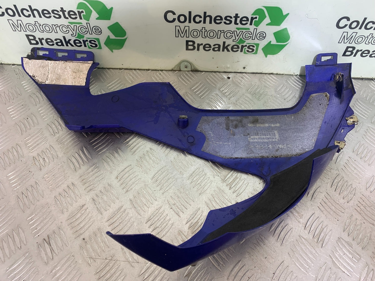 YAMAHA YZF R1 RIGHT LOWER FAIRING PANEL YEAR 2004-2006 (CMB1155)